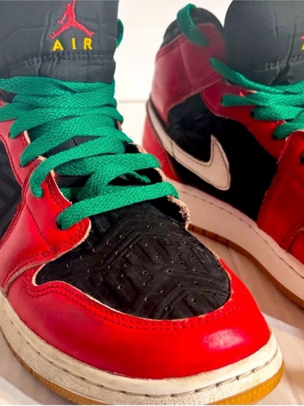 Air Jordan 1 Retro Mid SE
"Christmas Tree" Youth Size 6Y - Picture 2 of 6
